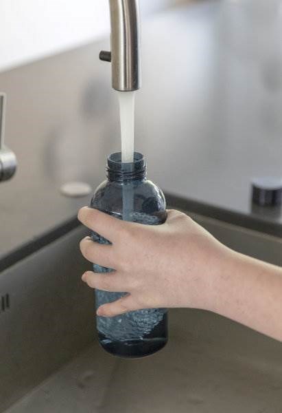 Obrázky: Nepropustná láhev s kovovým uzávěrem 620 ml, modrá, Obrázek 9