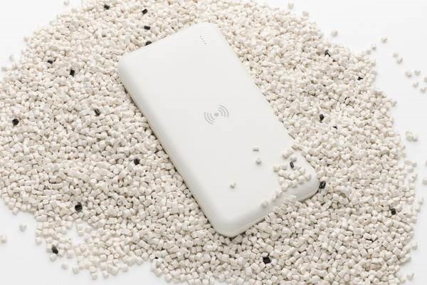Obrázky: Bílá bezdrát. powerbanka 8 000 mAH z recykl. plastu, Obrázek 10