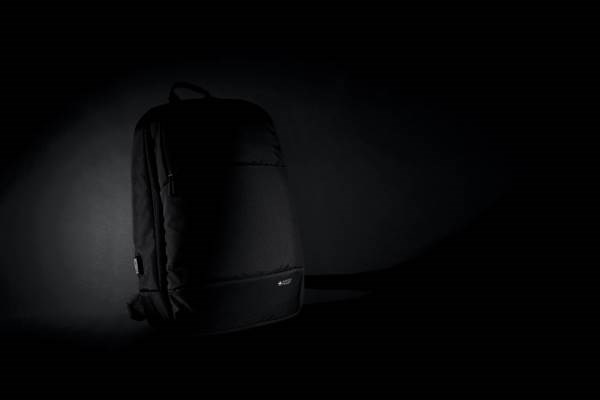 Obrázky: Černý moderní batoh Swiss Peak z RPET AWARE™