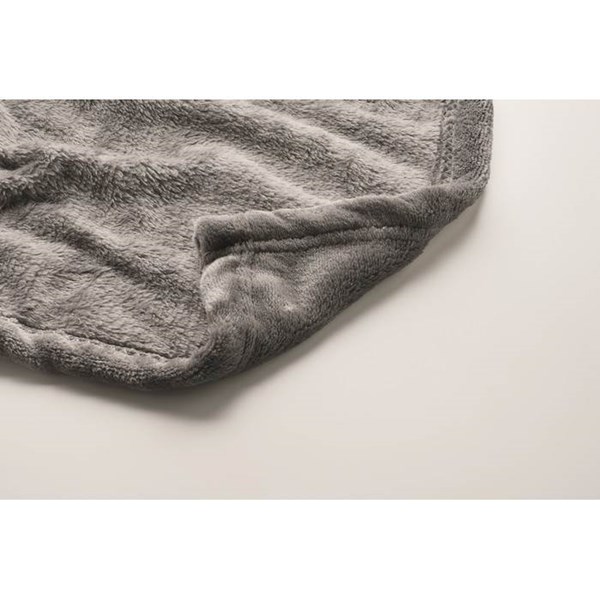 Obrázky: Tmavě šedá fleecová deka RPET 280 g s komplimentkou, Obrázek 5