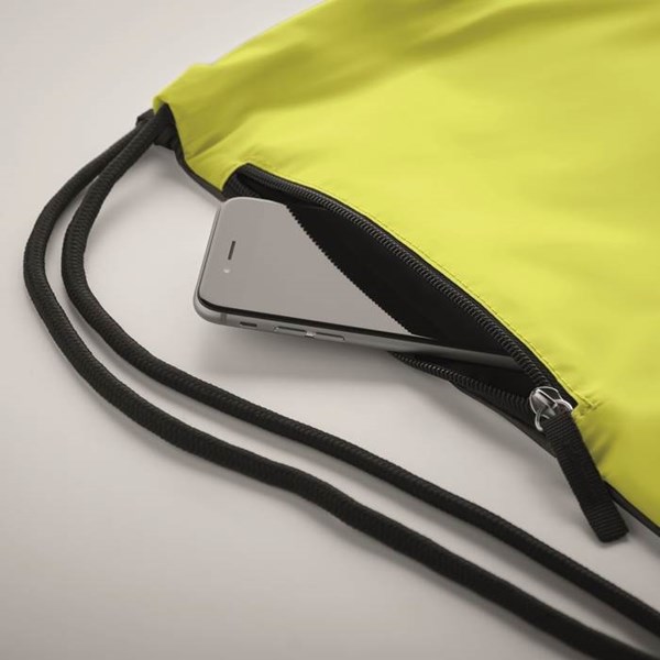 Obrázky: Žlutý lesklý stahovací batoh s boční kapsou, Obrázek 4