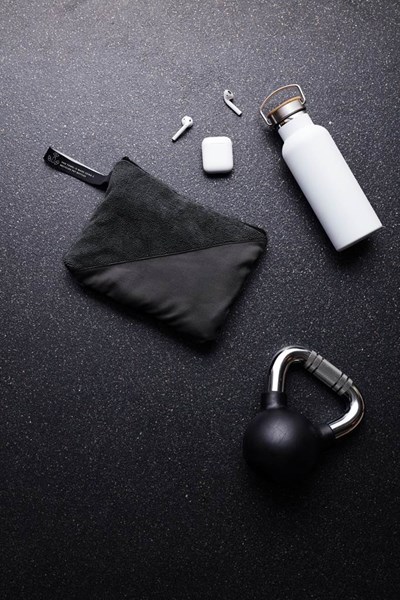 Obrázky: Černý sportovní ručník VINGA z GRS RPET 40x80cm, Obrázek 5