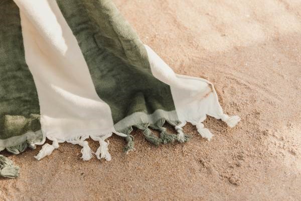 Obrázky: Bílo-zelená plážová osuška VINGA Valmer se střapci, Obrázek 5