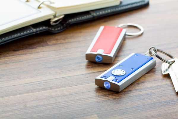 Obrázky: Modrá obdélníková LED svítilna jako přívěsek, Obrázek 3