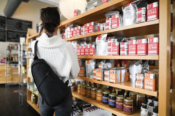 Obrázky: Černá crossbody taška Renew z rPET AWARE, Obrázek 6