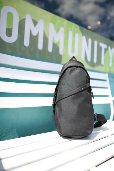 Obrázky: Černá crossbody taška Renew z rPET AWARE, Obrázek 8