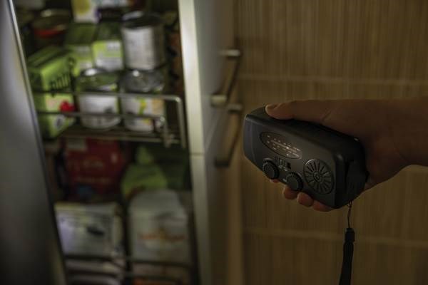 Obrázky: Nouzové rádio se svítilnou z recyklovaného plastu, Obrázek 9
