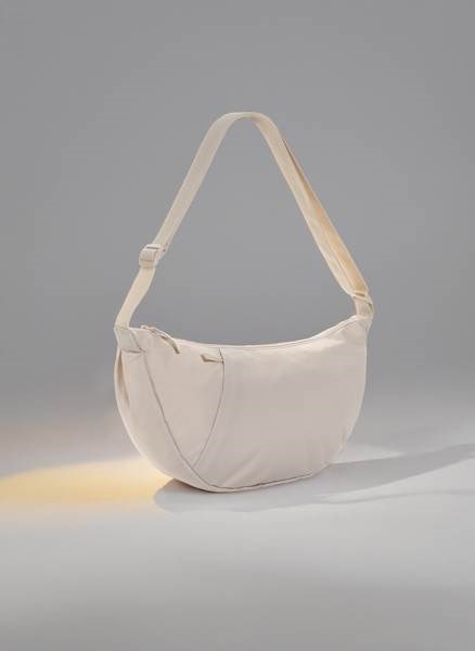 Obrázky: Crossbody XL půlměsíc z RPET AWARE , béžová, Obrázek 8