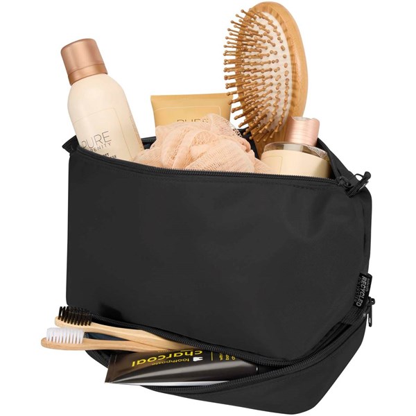 Obrázky: Černá toaletní taška z rec. materiálu o objemu 6L, Obrázek 4