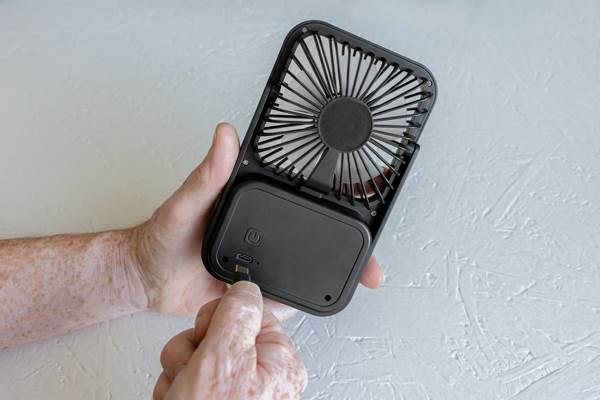 Obrázky: Stolní dobíjecí větráček z recyklovaného RCS, černá, Obrázek 6