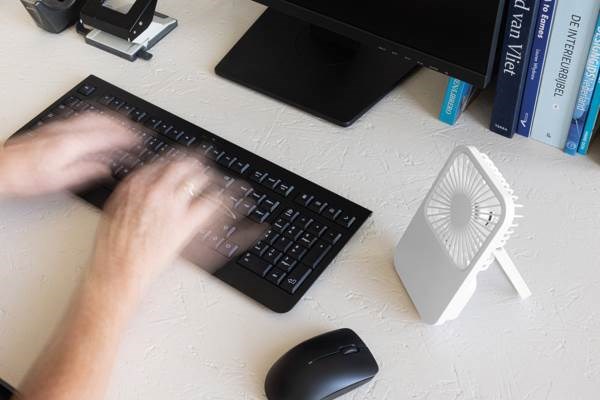 Obrázky: Stolní dobíjecí větráček z recyklovaného RCS, bílá, Obrázek 5