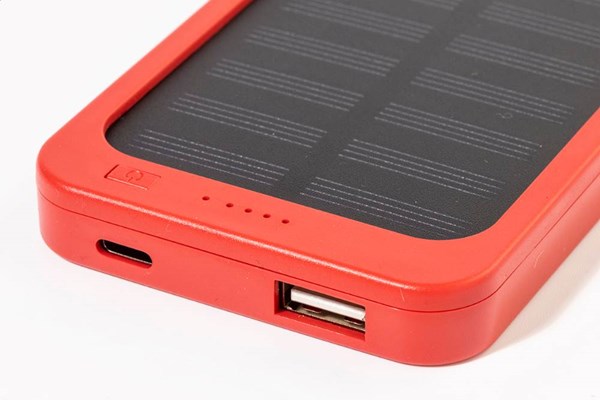 Obrázky: Powerbanka 4000 mAh z ABS se solární nab., červená, Obrázek 5