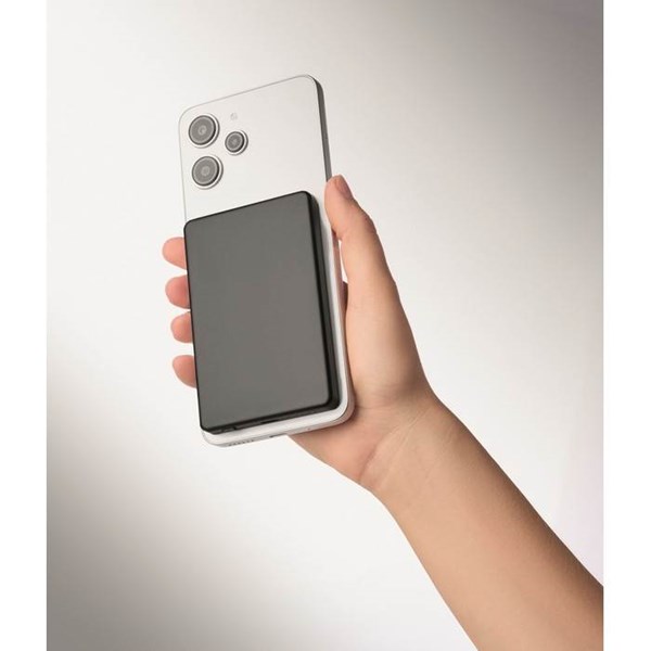Obrázky: Černá magnetická powerbanka 5000mAh 15W, Obrázek 4