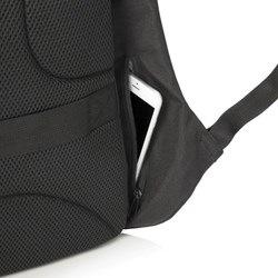 Zobrazit detaily pro Černý nedobytný batoh Swiss Peak z RPET AWARE™ Obrázky: Černý nedobytný batoh Swiss Peak z RPET AWARE™