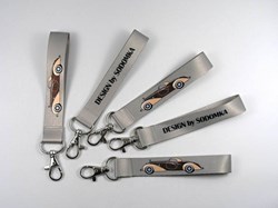 Zobrazit detaily pro Krátká šňůrka s karabinou a sublim.tiskem,od 100 ks Obrázky: Krátká šňůrka s karabinou a sublim.tiskem,od 100 ks