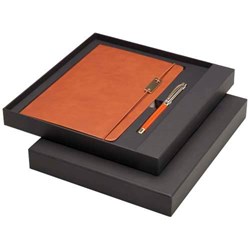 Zobrazit detaily pro Sada hnědého A5 zápisníku a rolleru v dárk. krabici Obrázky: Sada hnědého A5 zápisníku a rolleru v dárk. krabici