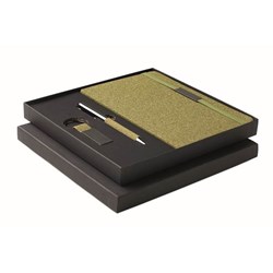 Zobrazit detaily pro Dárková sada-blok, pero, klíčenka v pap. krabici Obrázky: Dárková sada-blok, pero, klíčenka v pap. krabici